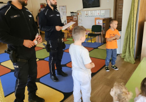 Policjanci w przedszkolu
