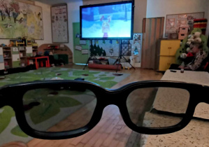 okulary przez które oglądamy film