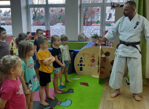 Lekcja karate - pokaz i ćwiczenia