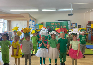 Teatrzyk pt. "Kwiaty dla mamy i taty"