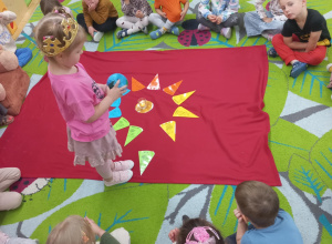 "Sto lat, sto lat" dla Różyczki, czyli... urodziny w duchu pedagogiki M. Montessori.
