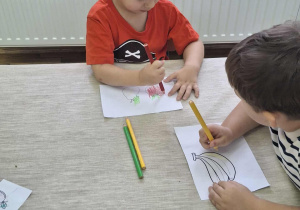 Kosz z warzywami i owocami