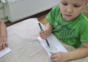 Kosz z warzywami i owocami