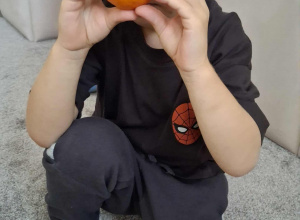 Rozwój zmysłów poprzez smak, dotyk, węch.