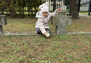 Kulturalne zachowanie w miejscu ciszy i zadumy