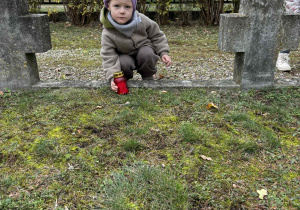 Kulturalne zachowanie w miejscu ciszy i zadumy