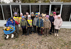 Kulturalne zachowanie w miejscu ciszy i zadumy