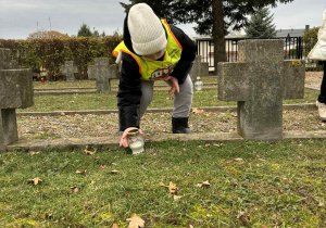 Kulturalne zachowanie w miejscu ciszy i zadumy