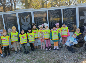 Zapalamy znicze na Cmentarzu Wojskowym.