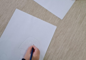 Rysujemy muchomorki.