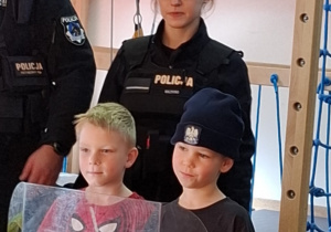 Pszczółki z Panią policjantką.