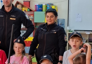 Z panią policjantką.