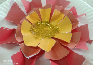 kwiat z papieru