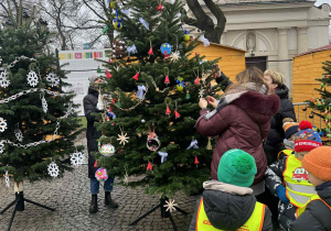 ubieranie choinki na Starym Rynku