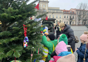 ubieranie choinki na Starym Rynku