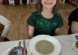 Wdrażanie do kulturalnego zachowania się przy stole