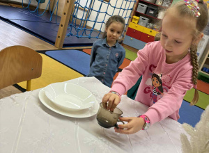 Stoliczku – nakryj się!