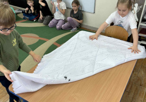 Nauka prawidłowego nakrycia stołu