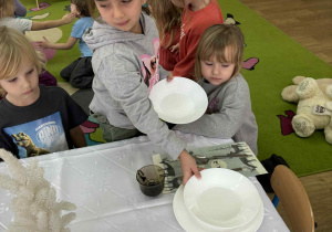Nauka prawidłowego nakrycia stołu
