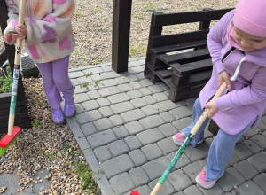 Porządki w ogródku.