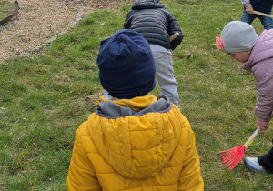 Porządki w ogródku.