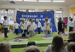 Występy dzieci.
