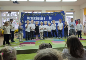 Występy dzieci.