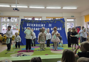 Występy dzieci.