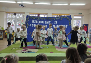 Występy dzieci.