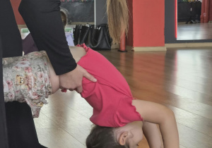 Dziewczynki podczas zajęć.